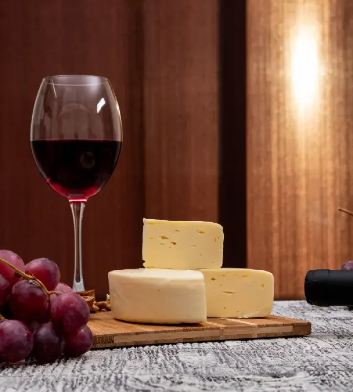 Degustação de queijos e vinhos